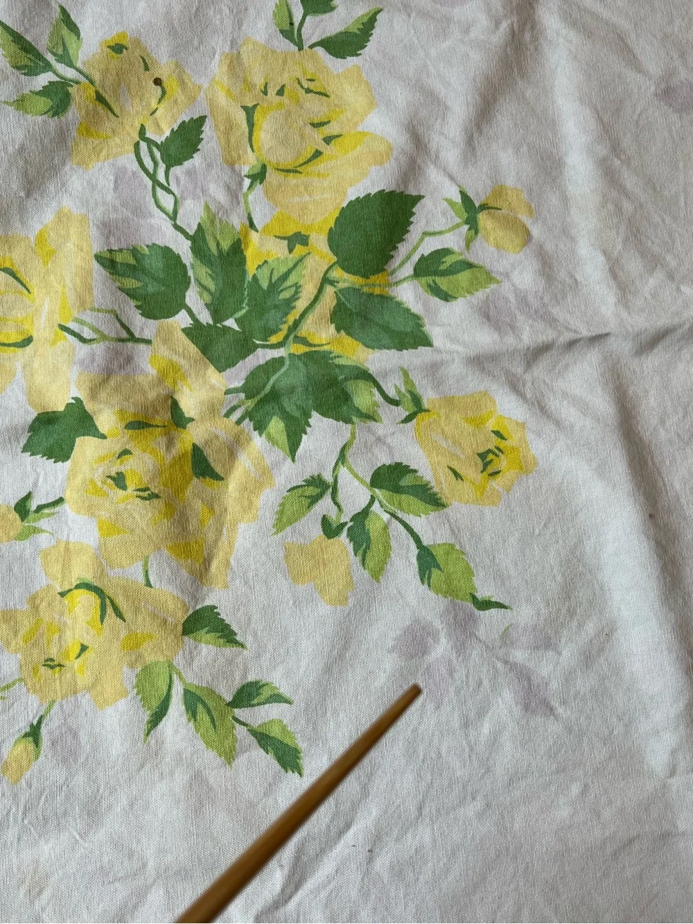 Vintage Yellow Rose Floral Tablecloth -  White Background pale lavender leaves